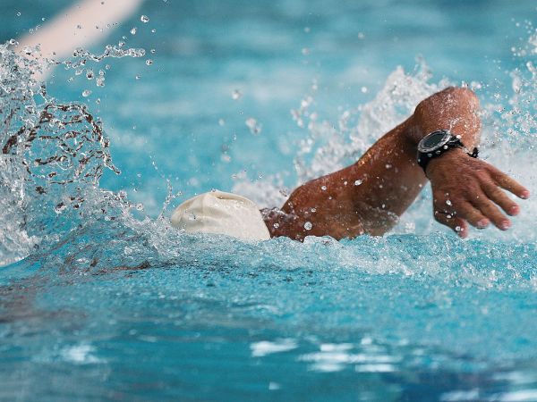 Jak pływanie może poprawić twoje zdrowie: Przewodnik dla początkujących o korzyściach płynących z pływania